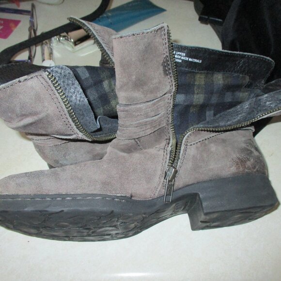 Born Ankle Boots Grey Suede Tassel Fringe Boho Women's 8 - Picture 8 of 8